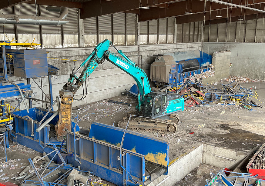 Rückbau-und-Verwertung-einer-Industrieanlage-HS-Abfall-und-Wertstoff